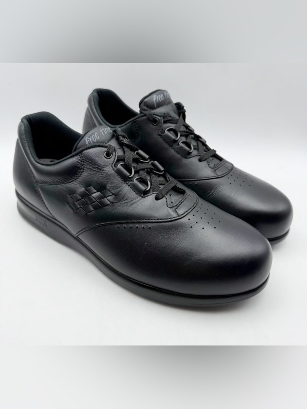 SAS Women’s Black Leather Lace-Up minimalist comfy Sneakers
